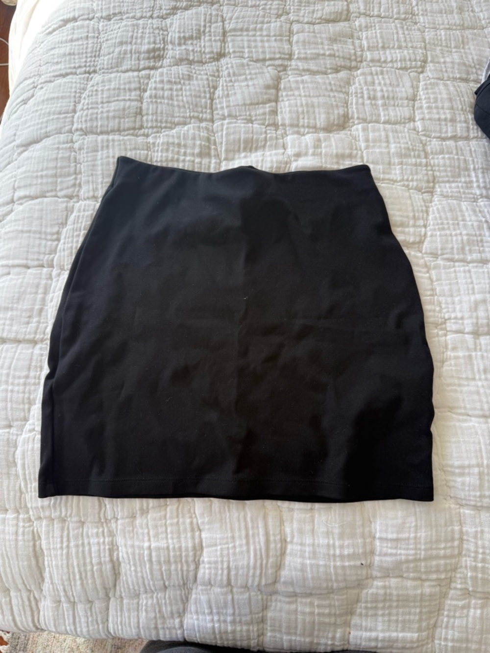 Aritzia Black Mini Skirt - Sleek Straight Silhouette